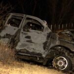 Estado en el que quedó uno de los vehículos implicados en el accidente sufrido por el equipo de golf de la Universidad de Southwest.