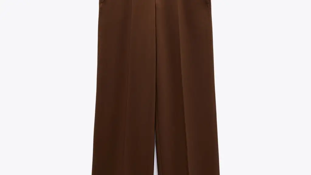 Pantalón recto de tiro alto, de Zara