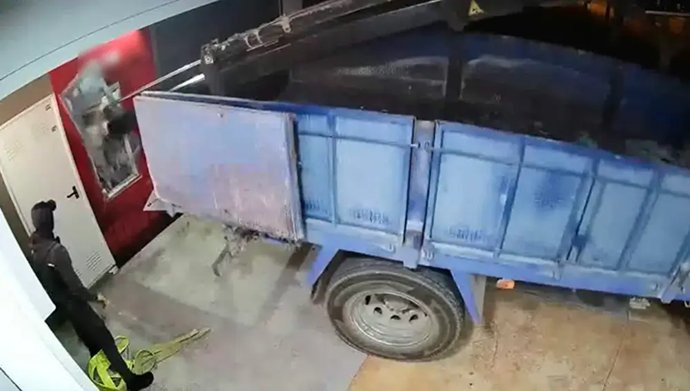 Elegido el cajero, la banda pasaba a buscar un camión grúa pluma en las inmediaciones