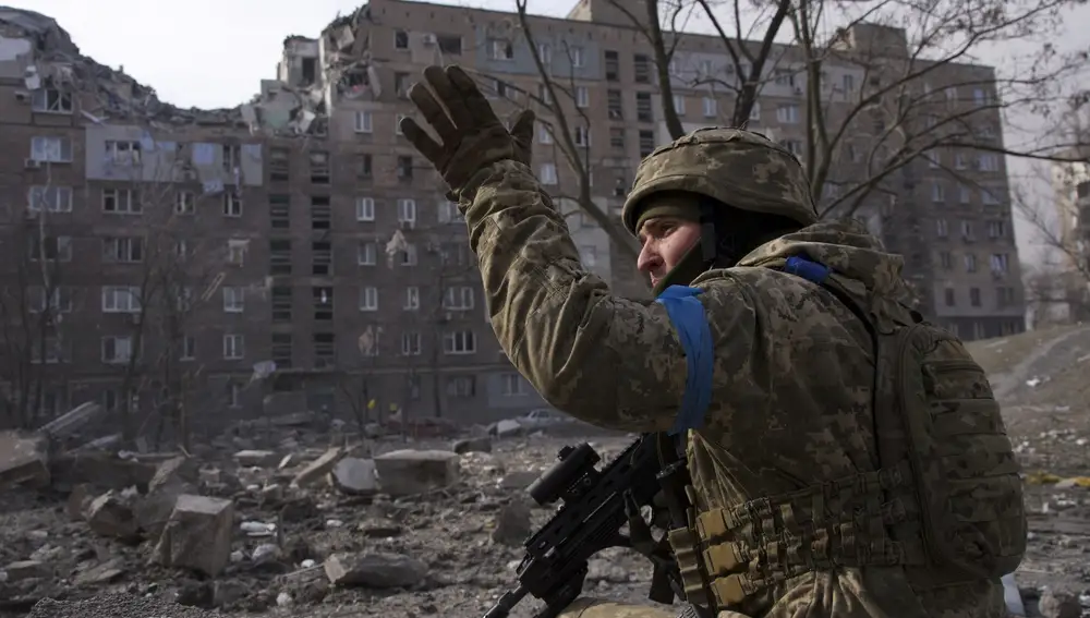 Un militar ucraniano en Mariupol