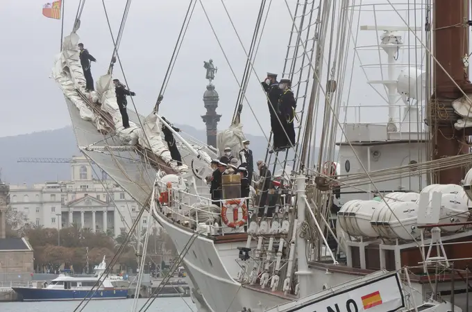 La ilusión de visitar y ser visitado se junta a bordo de Elcano en Barcelona
