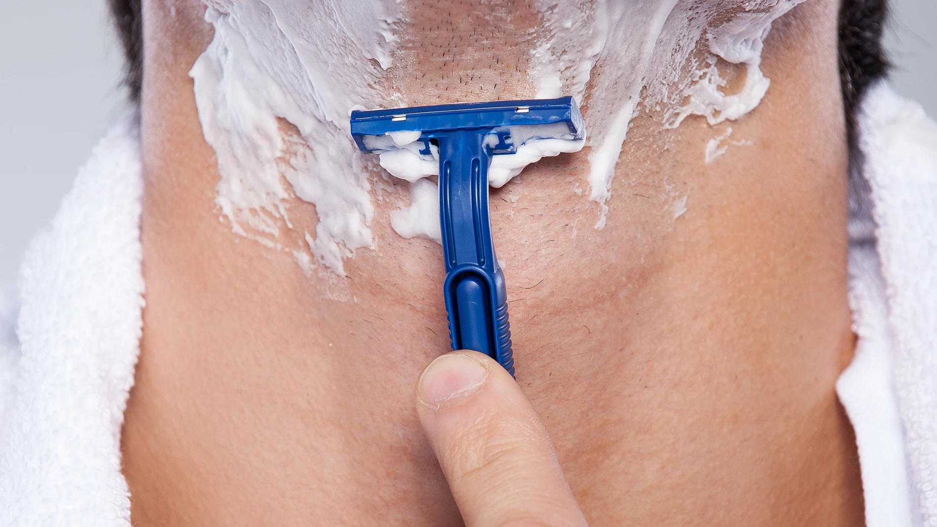Por qué la gente está usando la espuma de afeitar para limpiar