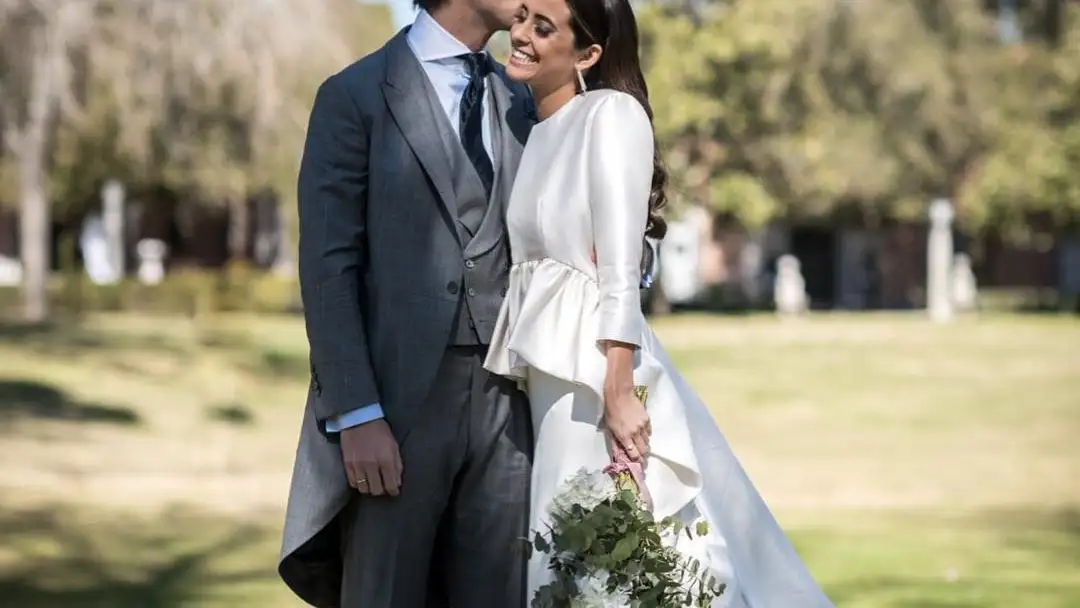 María Fernández-Rubíes y su marido en el día de su boda.