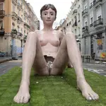 Una falla de Valencia de una mujer desnuda sentada en el suelo ha aparecido mutilada en la zona genital sin que se sepa,. de momento, el autor o los autores de la vandalización.