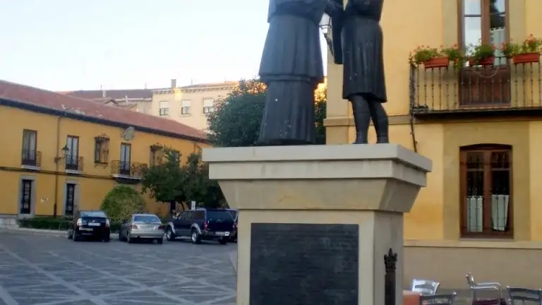 Estatua de Las Cabezadas en León