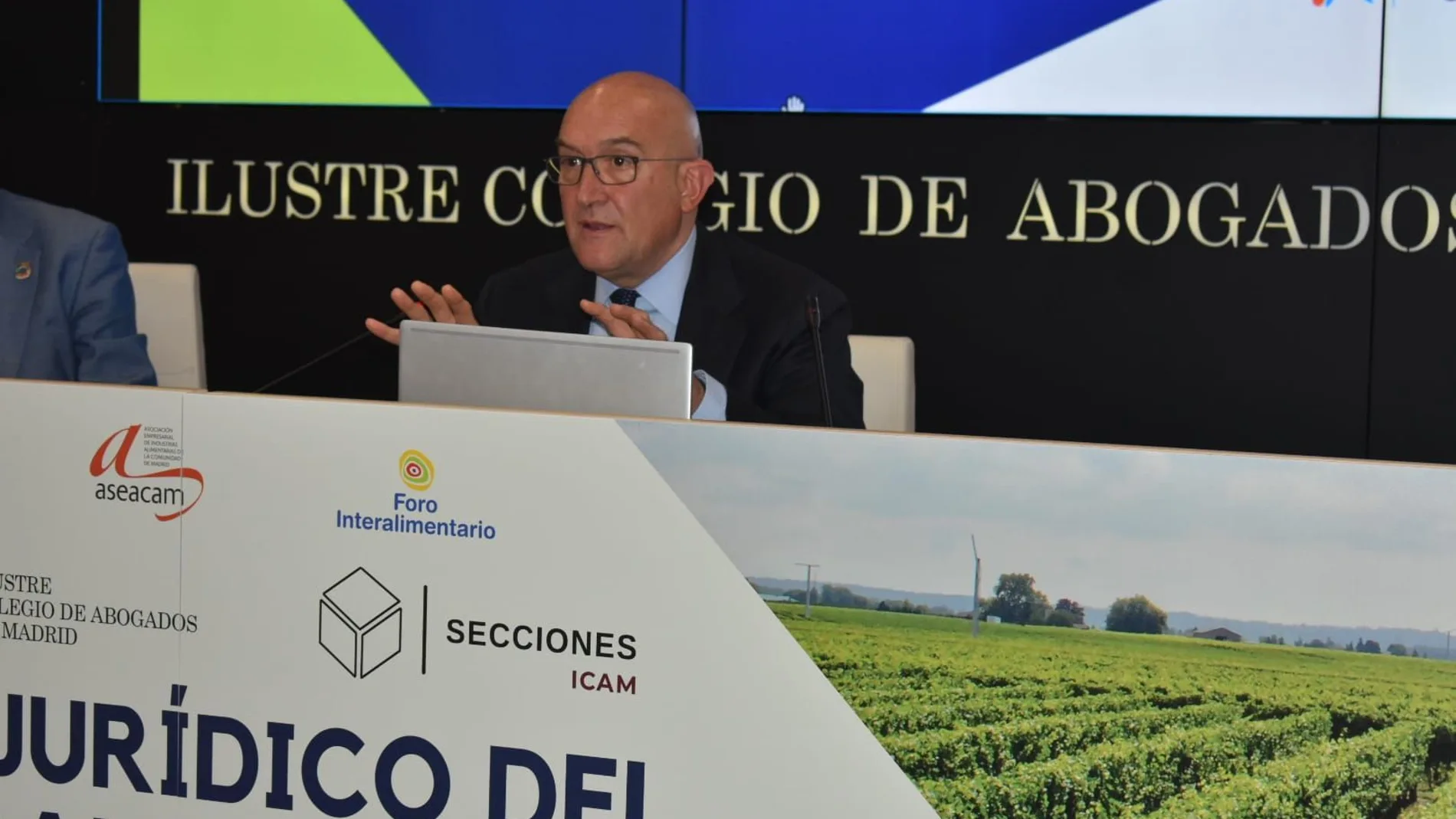 El consejero de Agricultura, Ganadería y Desarrollo Rural en funciones, Jesús Julio Carnero, interviene en el I Foro Jurídico de Sector Agroalimentario en Madrid