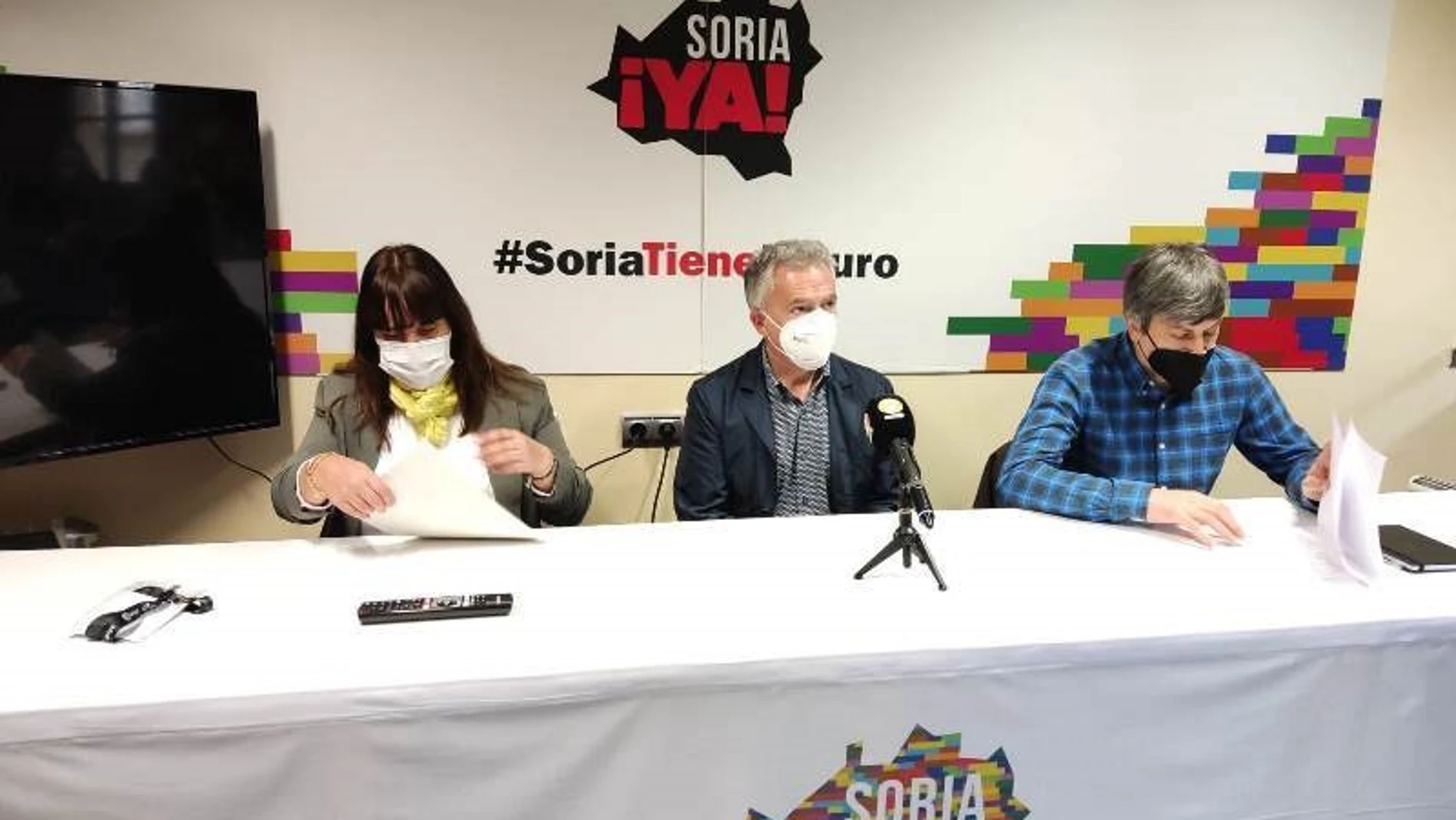 De izda a dcha, los procuradores de Soria ¡YA! Vanessa García, Ángel Ceña y Toño Palomar
