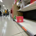 Imágenes de desabastecimiento de algunos productos en supermercados por la huelga de transportistas