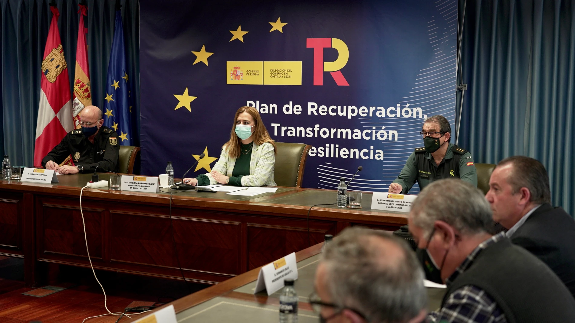 La delegada del Gobierno se reúne con sectores afectados por las acciones violentas de grupos al transporte de mercancías