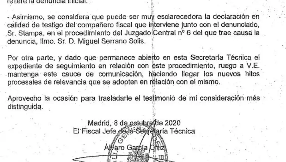 El fiscal Jefe de la secretaría Técnica, Álvaro Ortiz, firma las primera sugerencias