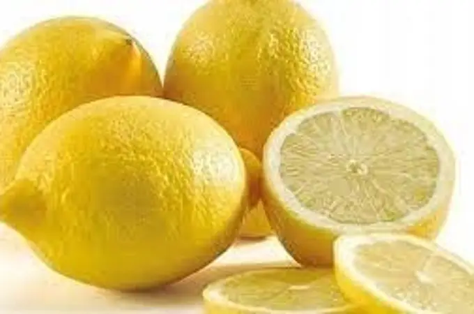 Las 15 cosas que le ocurren al cuerpo si tomamos agua de limón todos los días