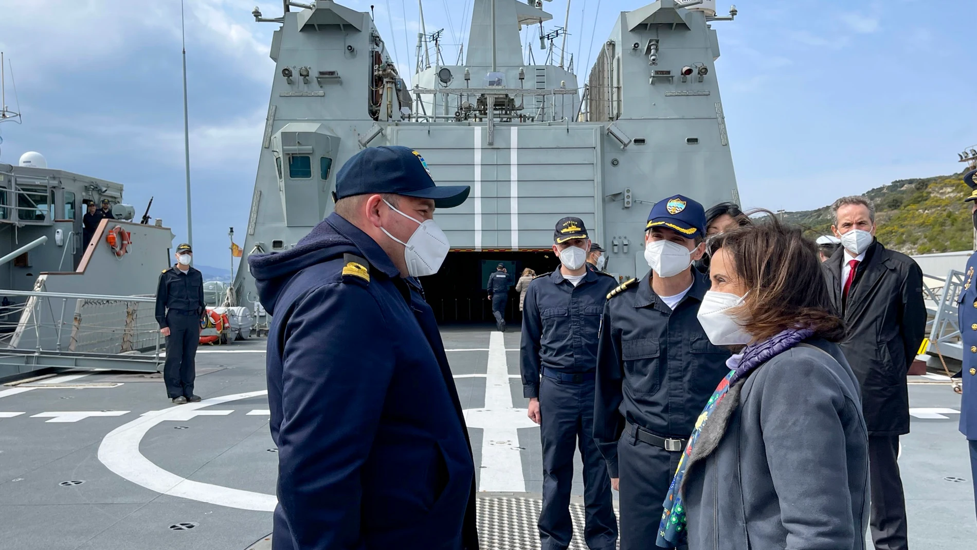 La ministra de Defensa, Margarita Robles a bordo del Buque de Acción Marítima "Meteoro"