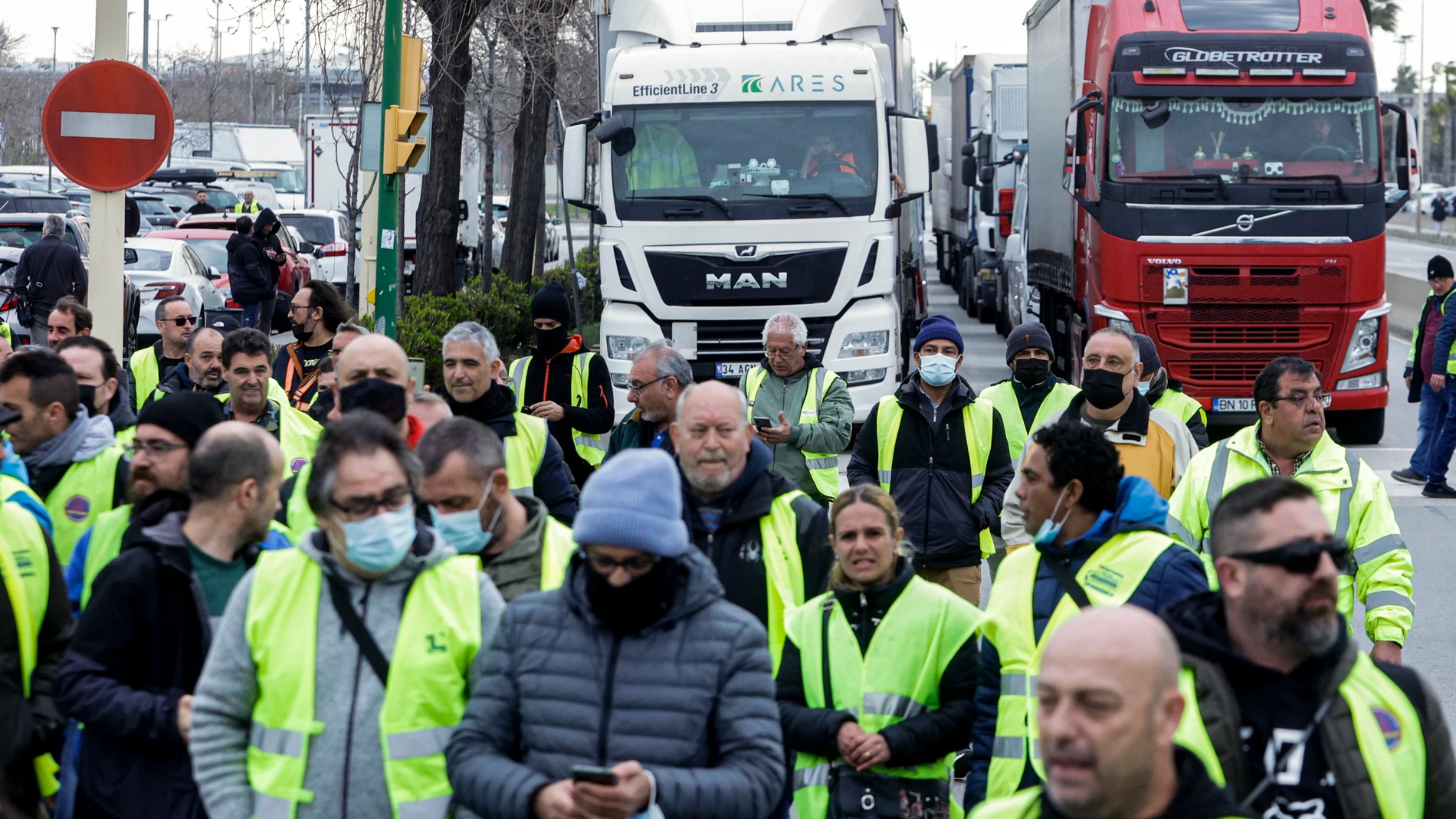 Los camioneros en huelga mantienen su pulso