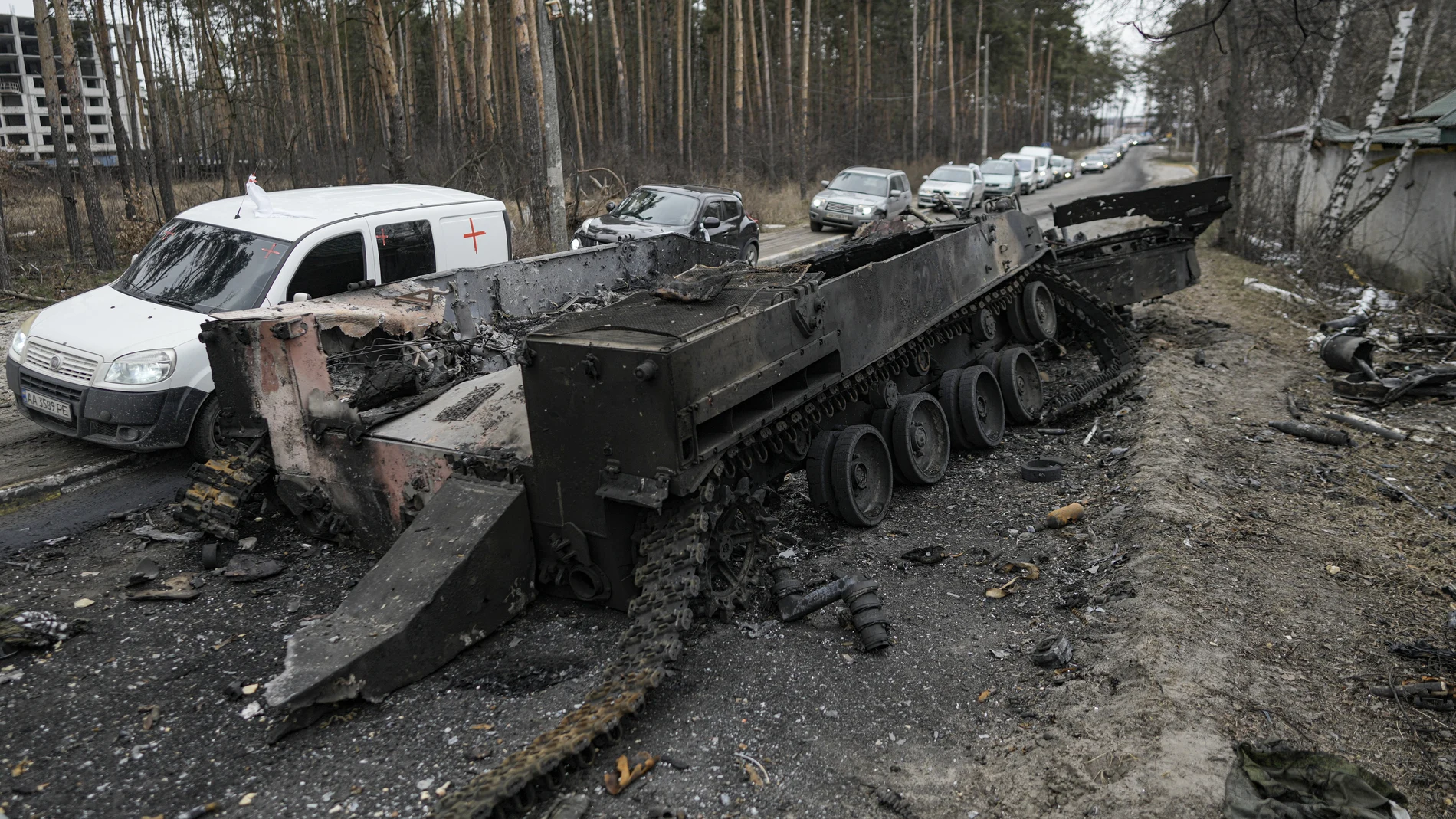 Un tanque ruso destruido en Irpin