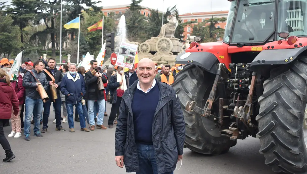 Carnero participa en la manifestación masiva por las calles de Madrid en apoyo al sector