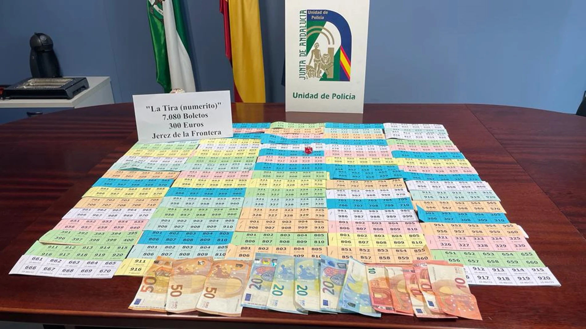 Boletos de lotería ilegal requisados en Jerez de la Frontera (Cádiz).. JUNTA DE ANDALUCÍA