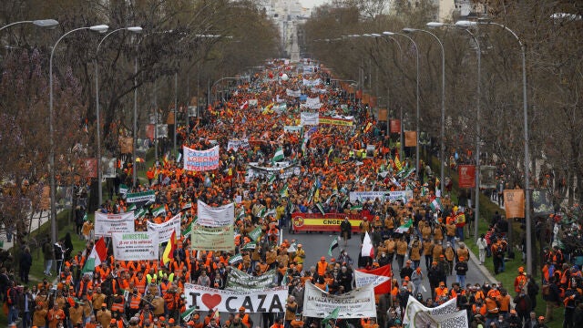 Manifestación de agricultores y ganaderos en Atocha bajo el lema “Juntos por el campo”.