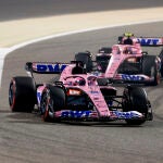 Fernando Alonso y Esteban Ocon, piloto de la escudería Alpine de Fórmula 1.