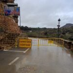 Cortada al tráfico la travesía de Los Baños de Mula (Murcia) por desprendimientos ocasionados por la lluvia
