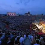 Representación de &quot;La Traviata&quot;, de Verdi, en la Arena de Verona