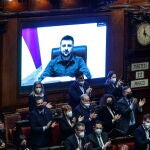 Miembros del Parlamento italiano ovacionan al presidente de Ucrania, VolodImyr ZelenskI