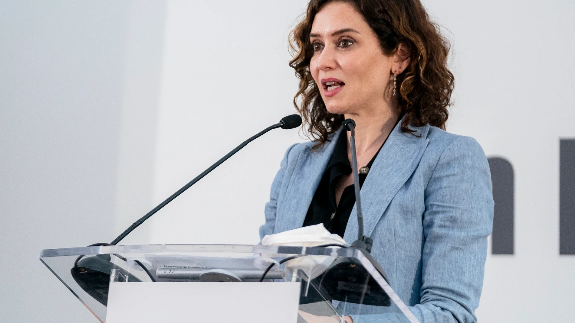 La presidenta de la Comunidad de Madrid, Isabel Díaz Ayuso, durante la inauguración de la Clínica CEMTRO III en el Centro Comercial Mirasierra.