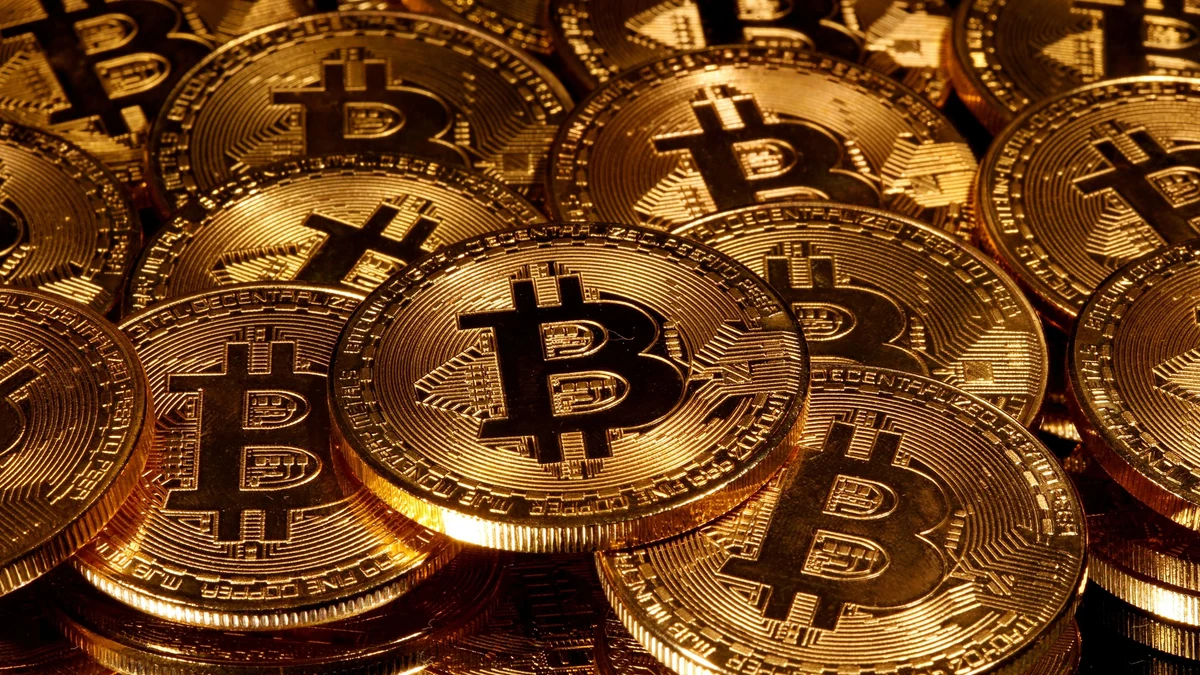 ¿Qué está pasando con el bitcoin? Supera los 61.000 dólares por primera vez desde 2021 y se acerca a su máximo histórico