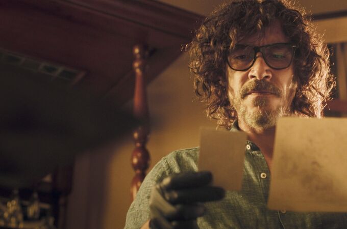 Óscar Jaenada interpreta a un fotógrafo cuestionado por su profesionalidad en «La piel en llamas»