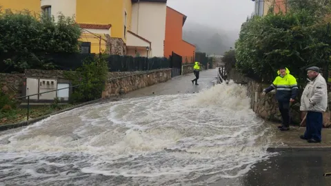 Las lluvias con fuerte caida probocan problemas en el alcantarillado de La Estación de El Espinar