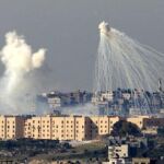 Imagen de archivo de un bombardeo israelí con fósforo blanco en un barrio de Gaza.