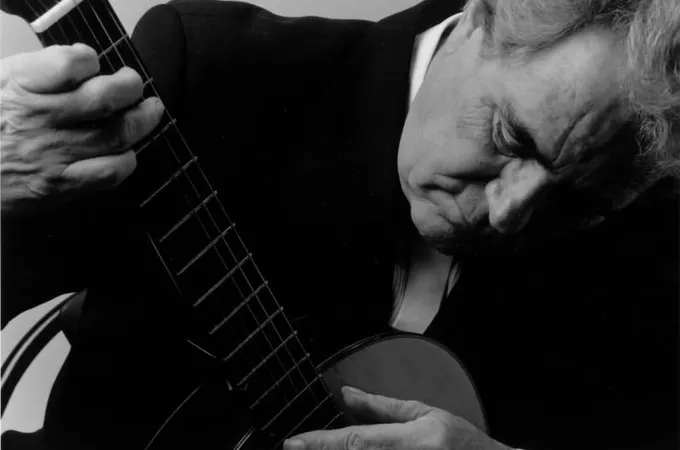 Ángel G. Piñero, la vida enredada en una guitarra