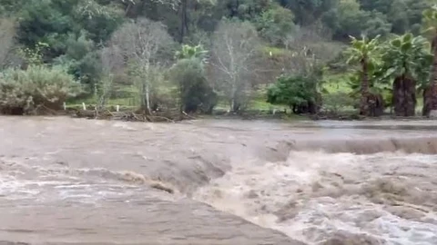 Desbordamientos y cortes de vías en Genalguacil por las lluvias. TWITTER ALCALDE GENALGUACIL