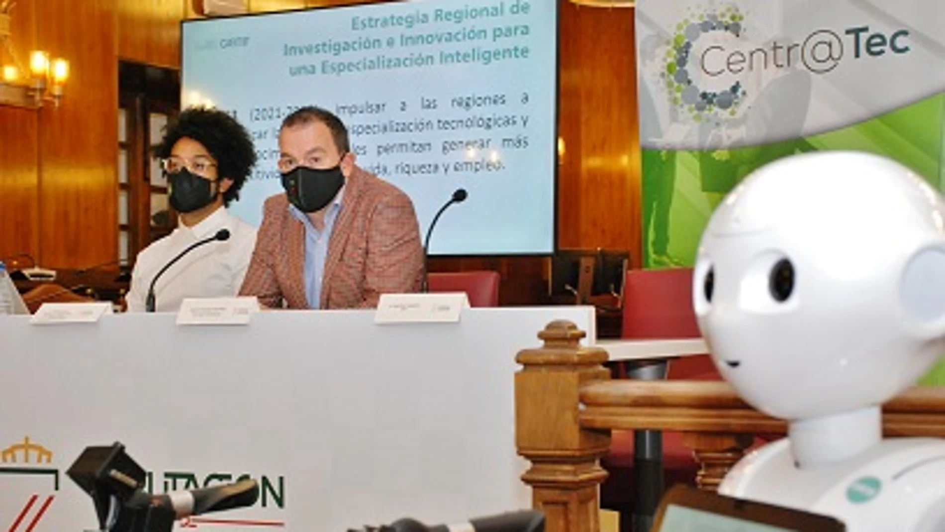 El presidente de la Diputación de Zamora, Francisco José Requejo, inaugura el taller