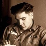 Elvis Presley durante su etapa como soldado de Estados Unidos
