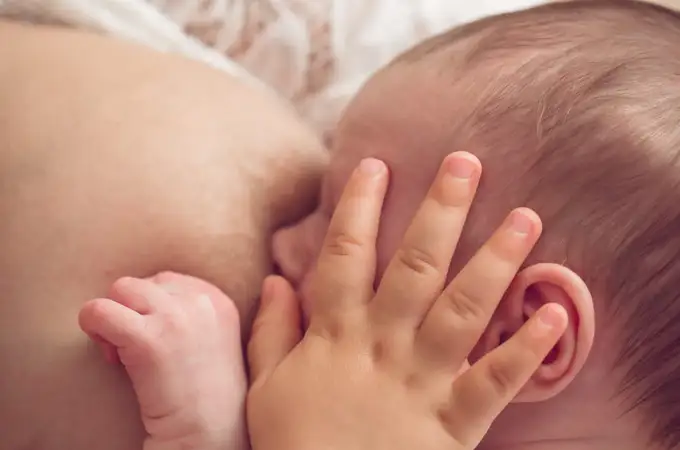 Claves para saber cuándo debe mamar tu bebé