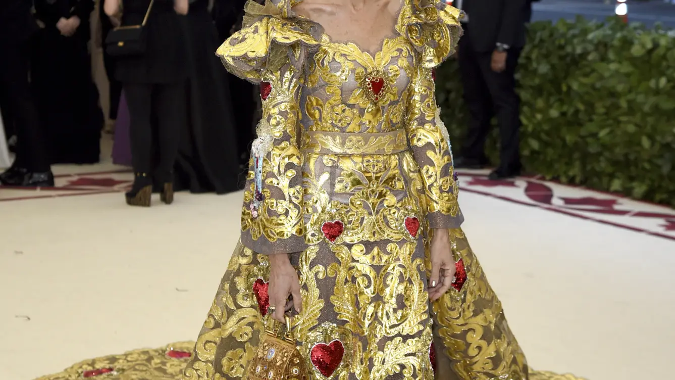 La actriz Sarah Jessica Parker en la Gala del Instituto de Vestuario del Museo Metropolitano de Arte (Met Gala) para celebrar la inauguración de &quot;Heavenly Bodies: Fashion and the Catholic Imagination&quot; en Nueva York, EE. UU., 7 de mayo de 2018en la foto : vestida por la firma &quot;Dolce and Gabbana&quot;