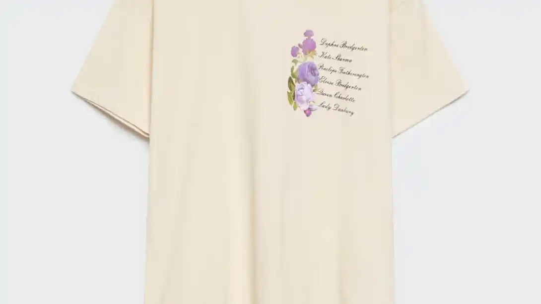 Camiseta Bridgerton estampada, de Stradivarius