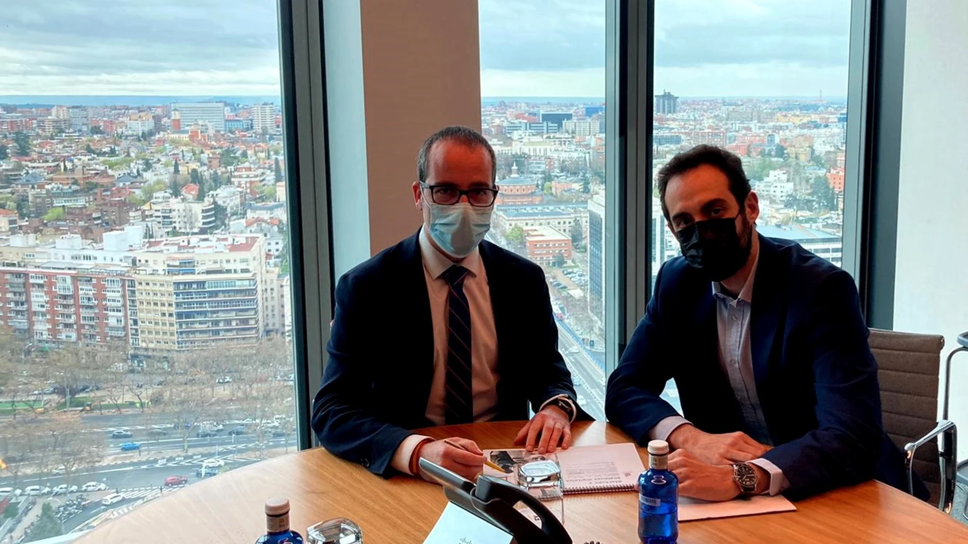 El director general de Informática y Transformación Digital, Javier Martínez, en la reunión en la que se analizaron los detalles previos a la presentación de la Agenda Digital