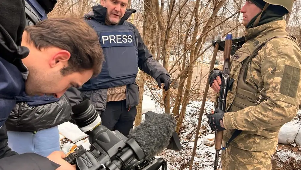 El corresponsal de RTVE abulense Óscar Mijallo durante la cobertura informativa en Ucrania