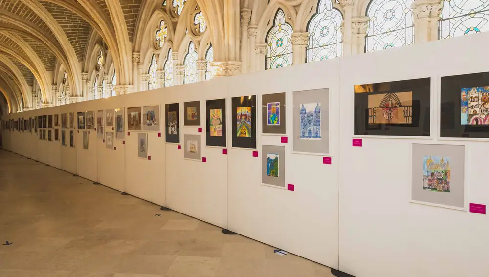 Claustro bajo de la Catedral de Burgos, donde se exponen los dibujos