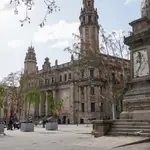  Colau divide una plaza de Barcelona para ponerle dos nombres y cambia 21 calles más