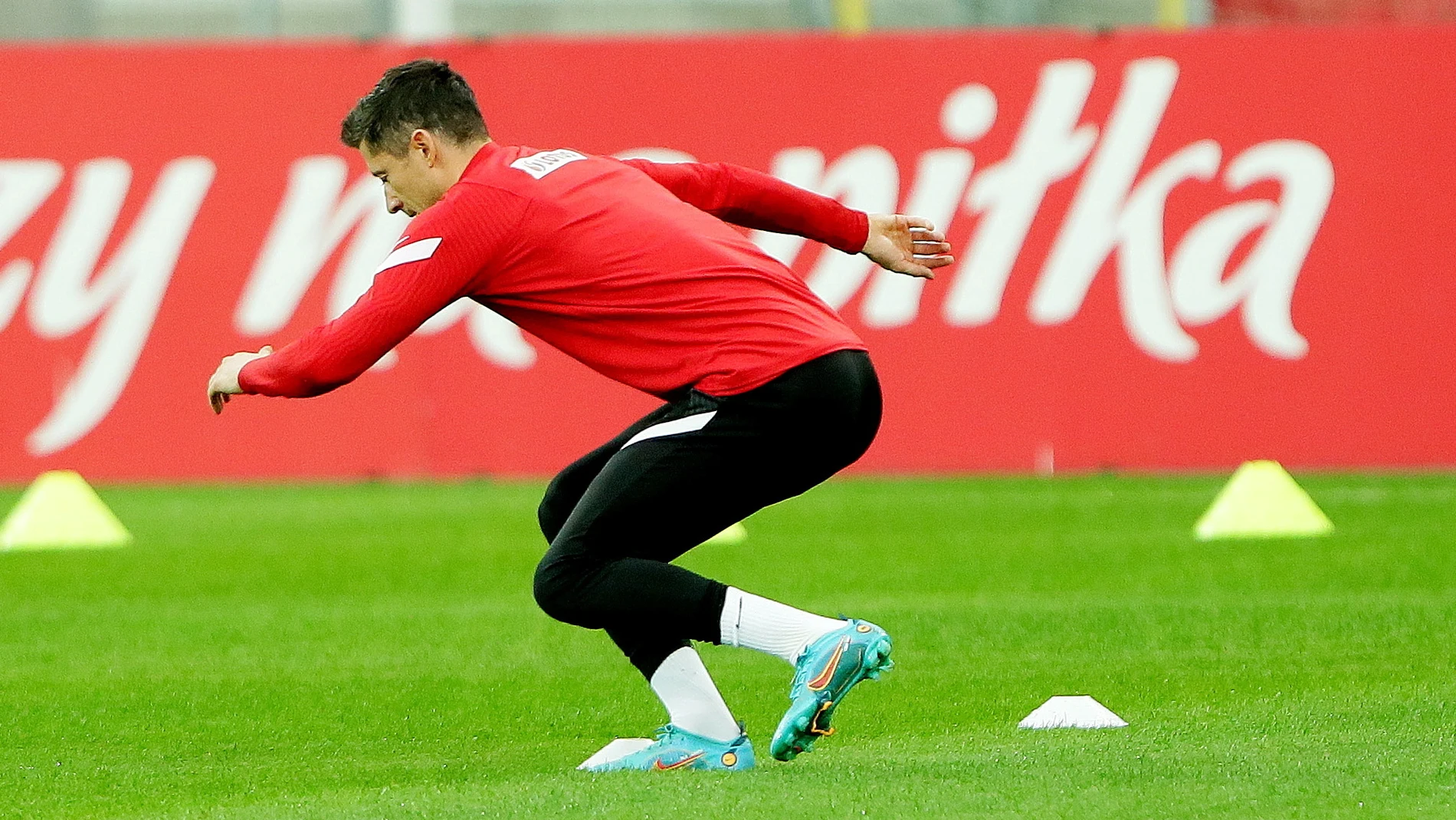 Lewandowski, en el último entrenamiento antes de que Polonia se enfrente a Suecia