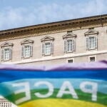 Una bandera ondea en el Vaticano pidiendo la paz en Ucrania