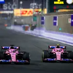 Fernando Alonso y Esteban Ocon, durante el Gran Premio de Arabia Saudí.