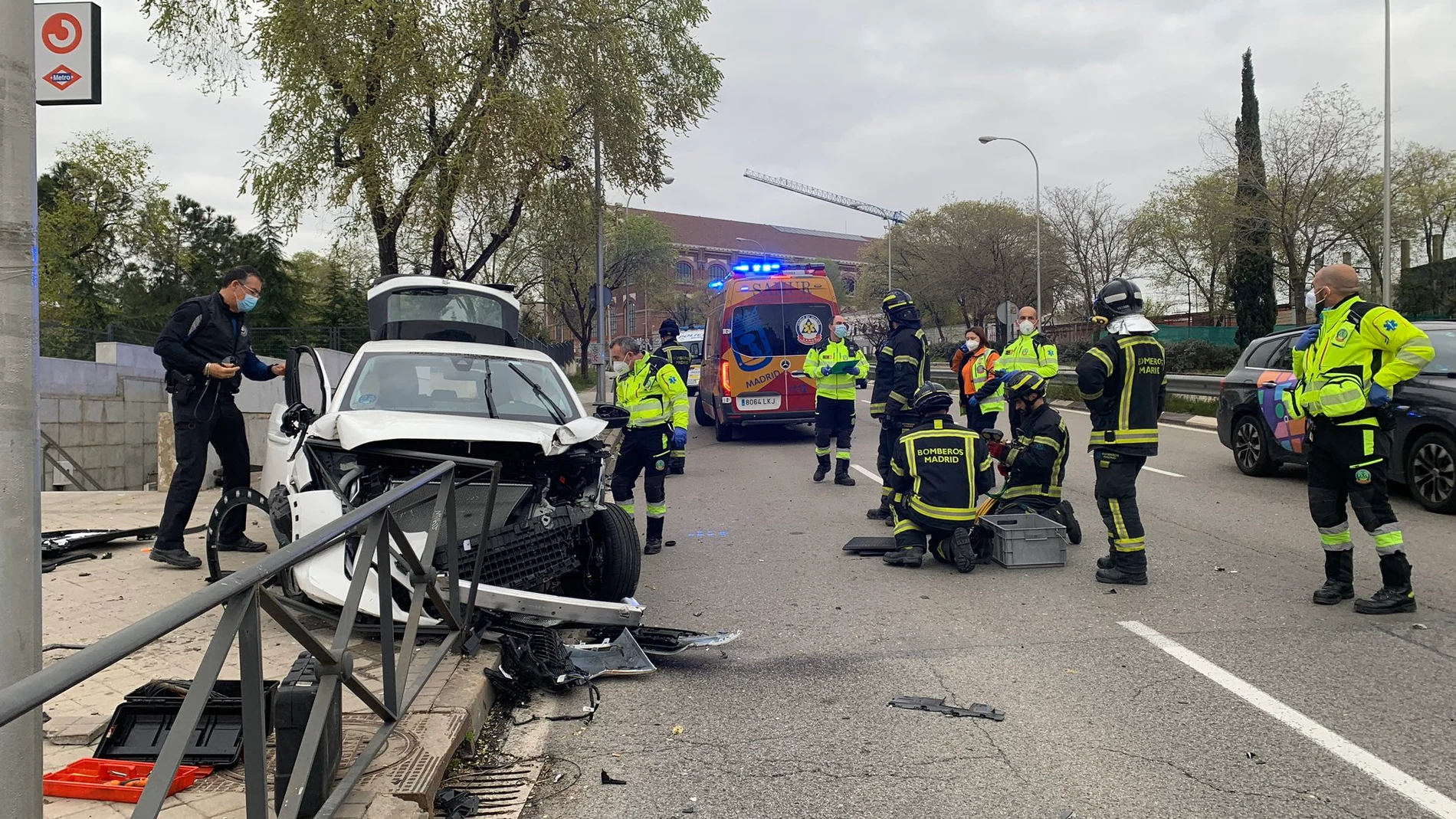 Aparatoso accidente de tráfico en Arganzuela