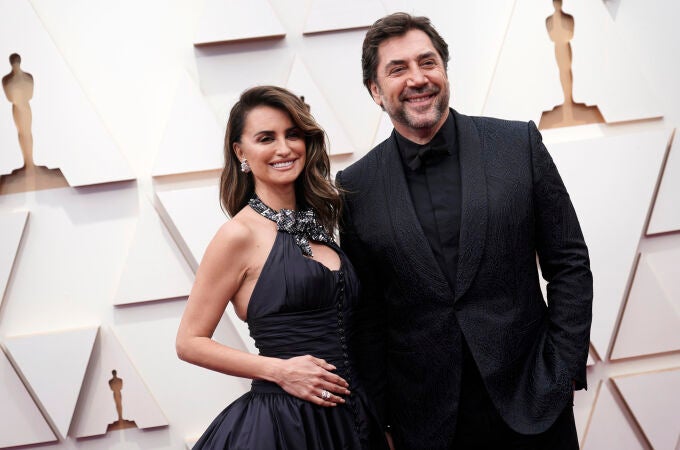 Penélope Cruz y Javier Bardem en la alfombra roja de los Premios Oscar 2022.