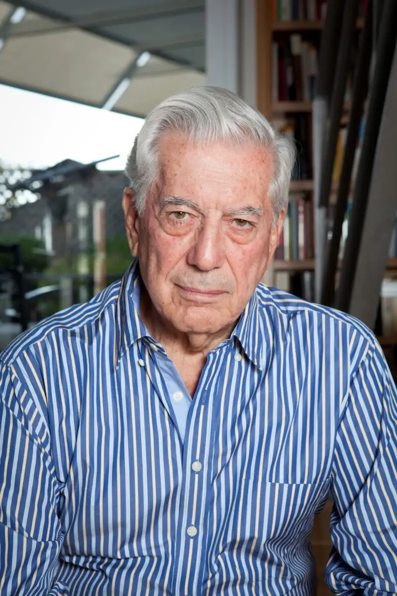 El escritor Mario Vargas Llosa