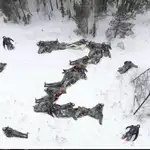 Foto difundida en canales de Telegram de supuestos cadáveres de soldados rusos formando la &quot;Z&quot; que llevan sus vehiculos durante la invasión de Ucrania