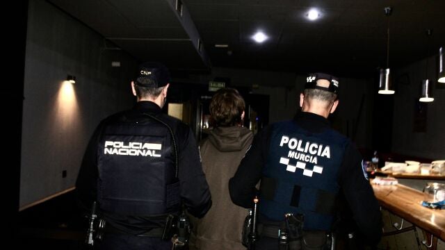 Imagen de uno de los detenidos en la operación antidroga desarrollada en el barrio murciano de La Fama
