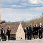 El presidente alemán Frank-Walter Steinmeier (segundo a la derecha), su esposa Elke Buedenbender y el ministro presidente de Turingia Bodo Ramelow son recibidos por el director de la Fundación Buchenwald y Mittelbau-Dora Jens- Christian Wagner en un homenaje en 2021